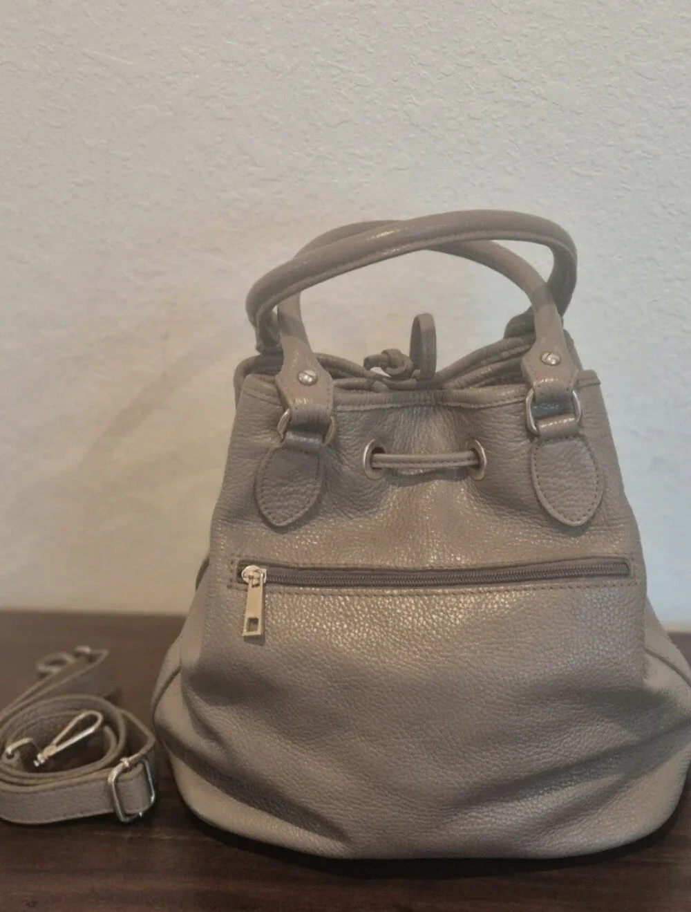 Liz Claiborne Italian Leather Tote Shoulder Bag Taupe Carryall.